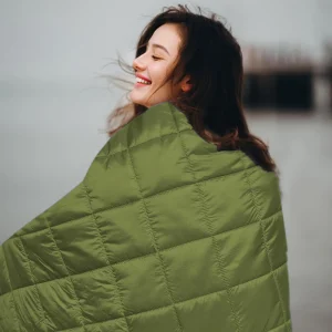 Outdoor Puffy Camping Blanket – Lightweight & Warm